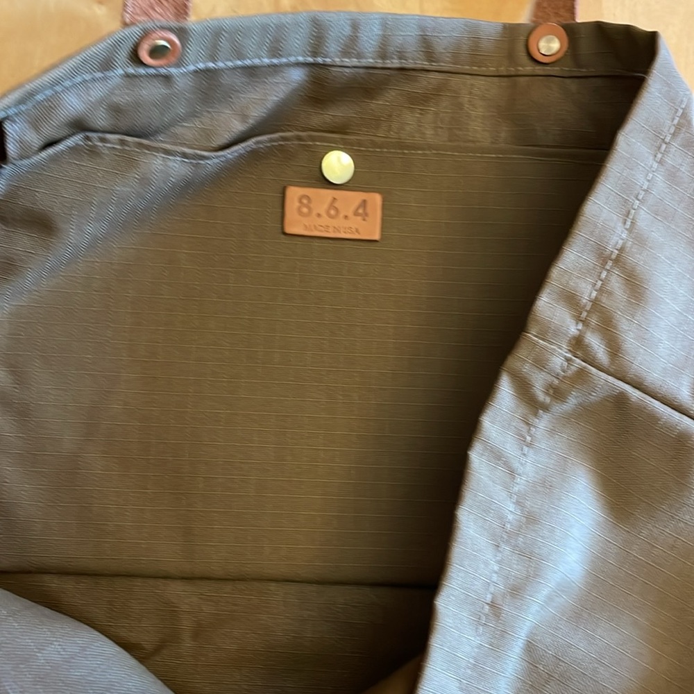 8.6.4. Adjustable olive tote bag - Picture 5 of 6